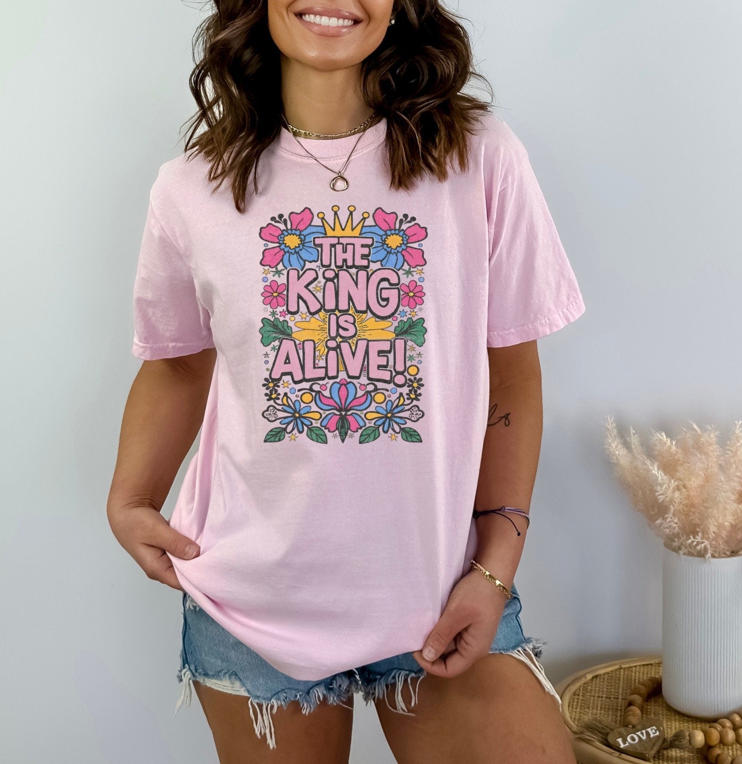 Christian Shirts Boho Christian Shirt Religious Tshirt Christian T Shirts Bible Verse Shirt The King is Alive Crown Shirt