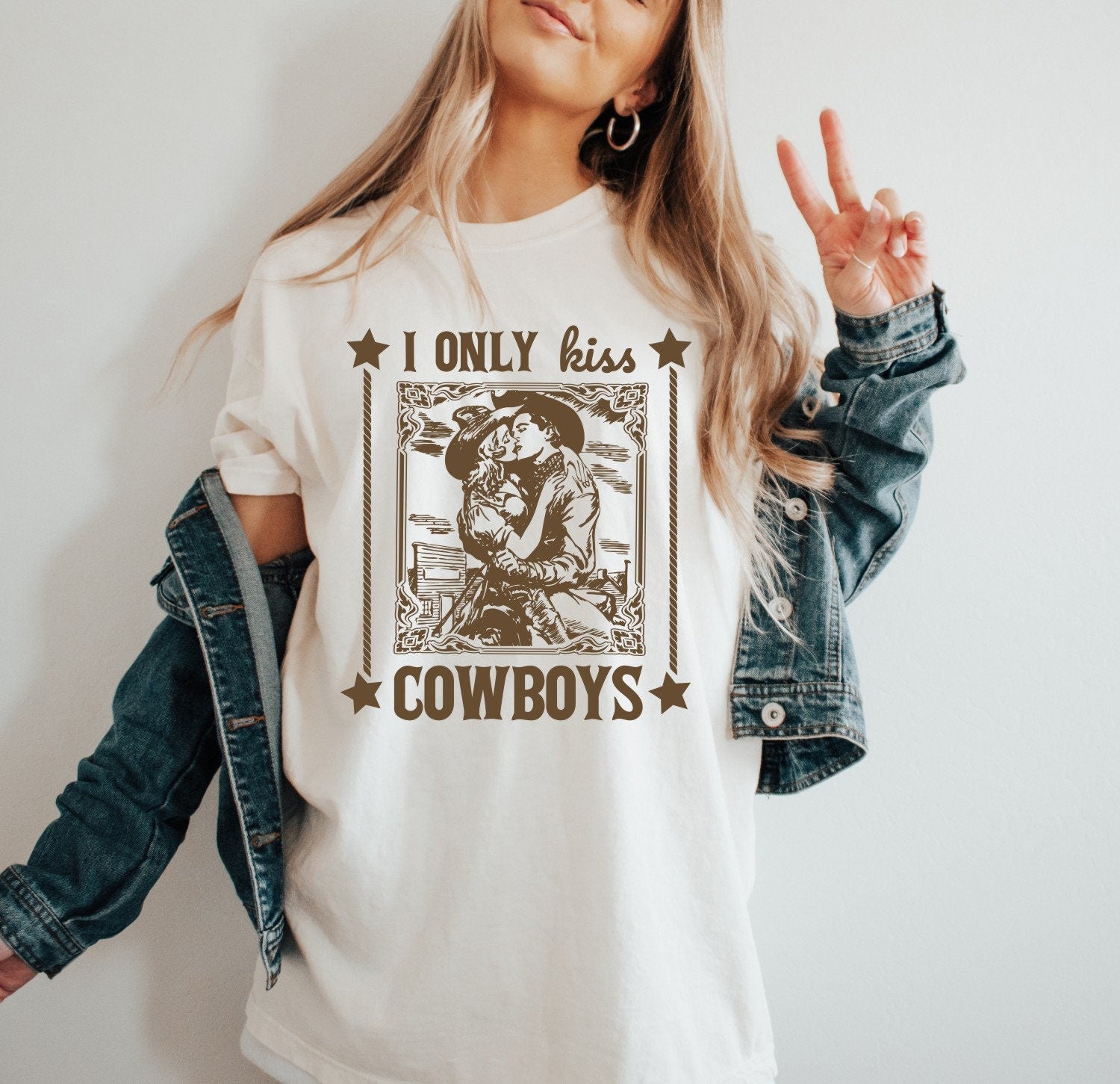 I Only Kiss Cowboys Shirt Funny TShirt Sarcastic T-Shirt Funny Retro Shirt Vintage Drawing Shirt, Trendy Shirt Meme T-Shirt