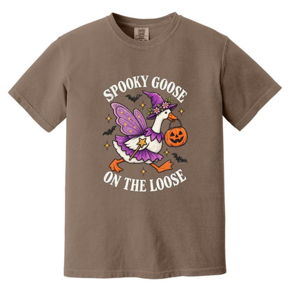 Vintage Halloween Spooky Goose on The Loose Shirt, Comfort Colors Silly Goose Tee, Retro Funny Graphic T-Shirt, Cute Halloween Tee