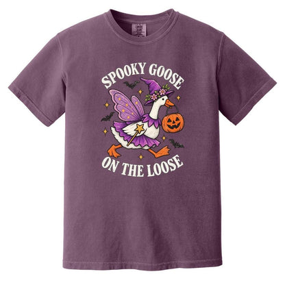 Vintage Halloween Spooky Goose on The Loose Shirt, Comfort Colors Silly Goose Tee, Retro Funny Graphic T-Shirt, Cute Halloween Tee