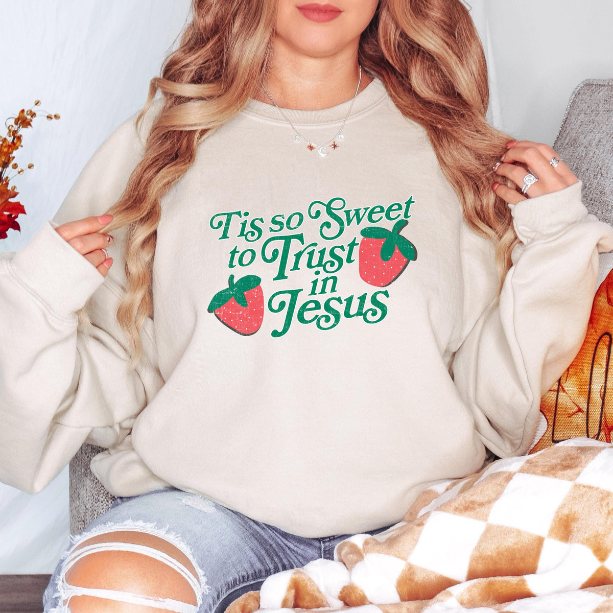 Tis So Sweet to Trust in Jesus Sweatshirt Christian Crewneck Strawberry Faith Shirt Jesus Sweatshirt Christian Women Gift